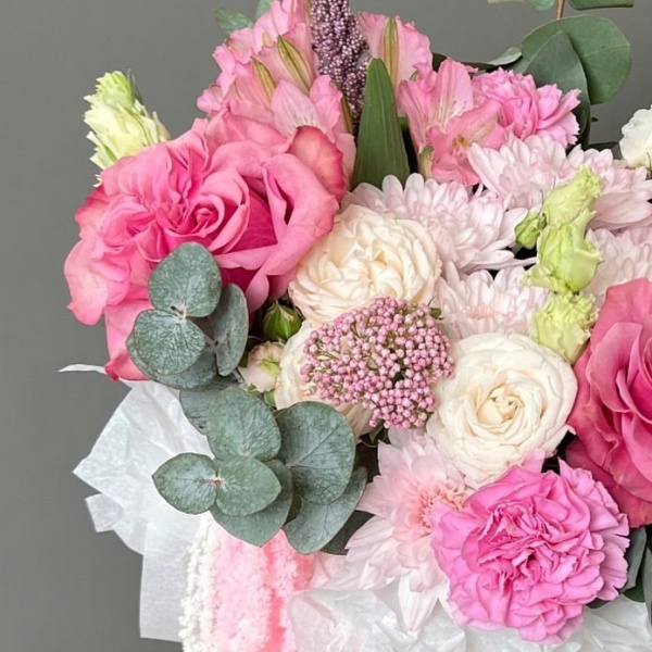 Шляпная коробка в розовых тонах